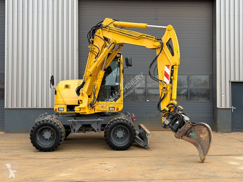 Excavadora Takeuchi TB295W-1
