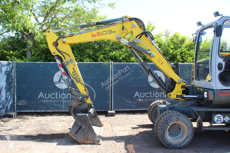 Excavadora Neuson 6503