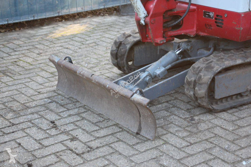 جرافة Takeuchi