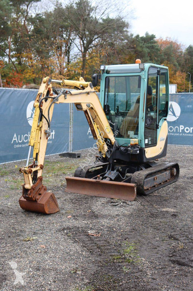 جرافة Yanmar SV22