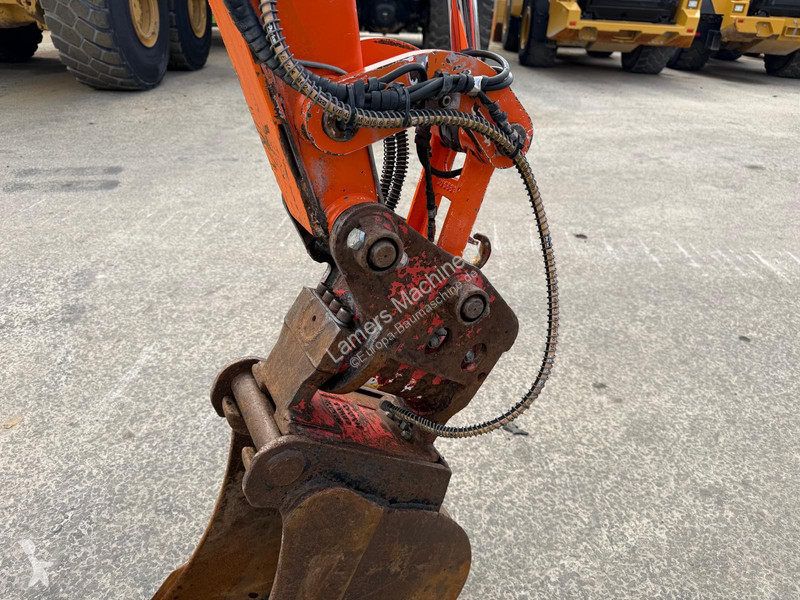 Excavadora Hitachi ZX38U .