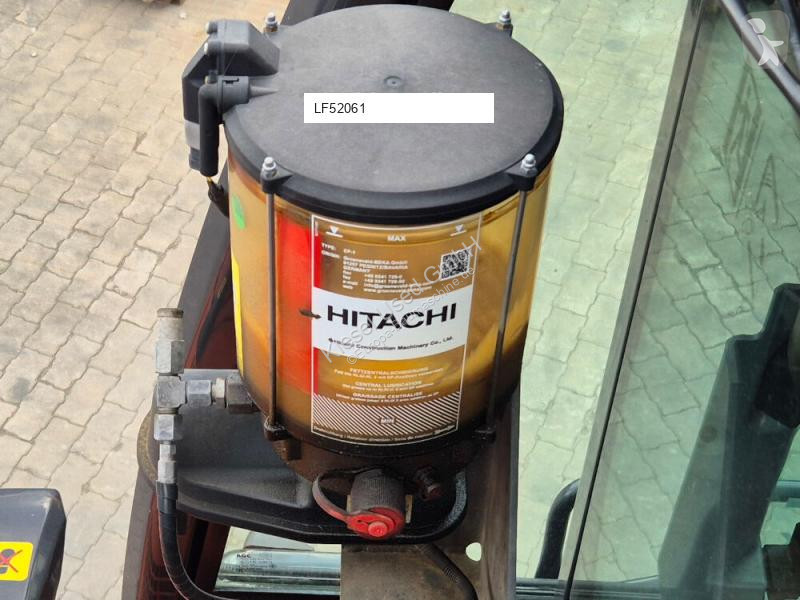 Екскаватор Hitachi ZX135W-7