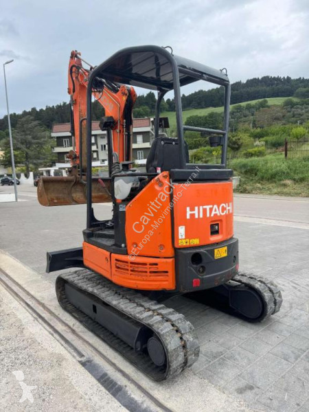 Екскаватор Hitachi ZX26U