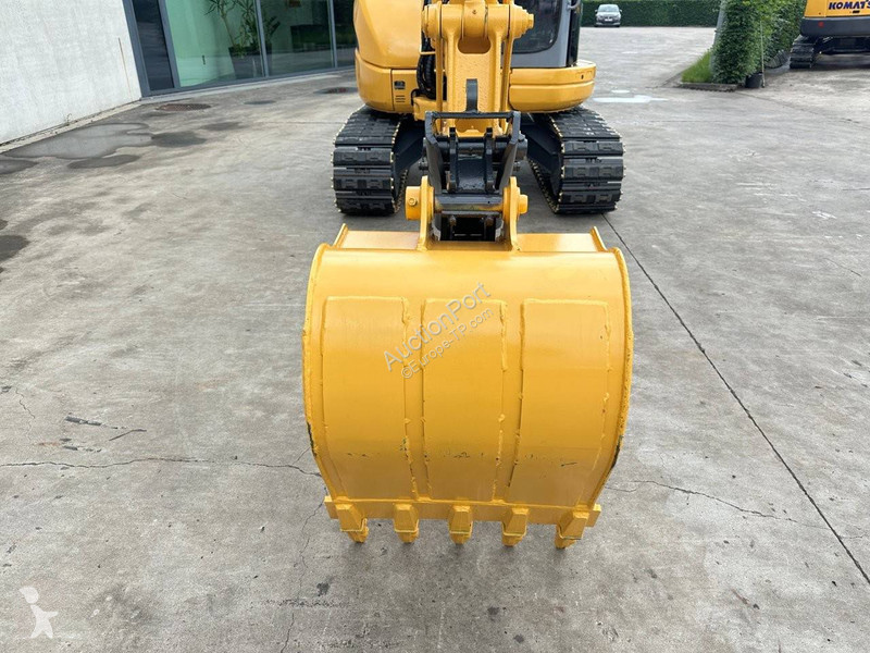Екскаватор Komatsu