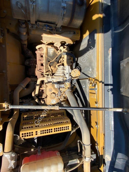 Екскаватор Caterpillar