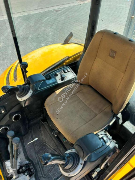 Екскаватор JCB