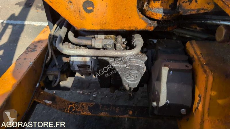 Renault DIVERS excavator