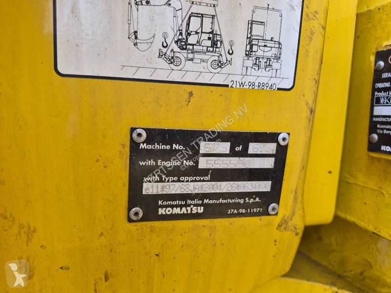 Экскаватор Komatsu MR8
