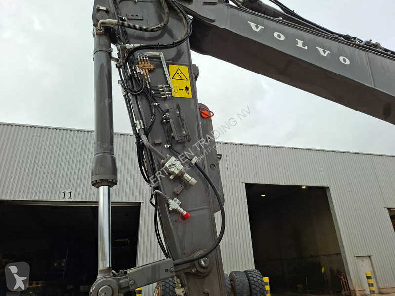 Pelle Volvo EC230FL5