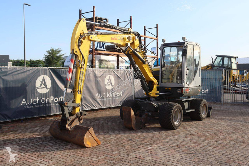 جرافة Neuson 6503