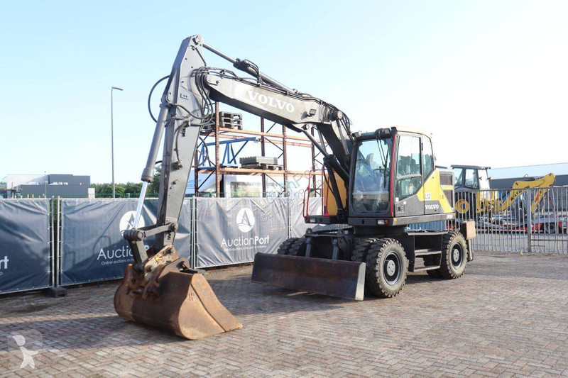 جرافة Volvo EWR150E