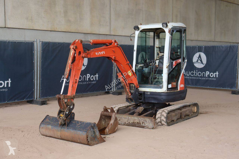 جرافة Kubota -3EU