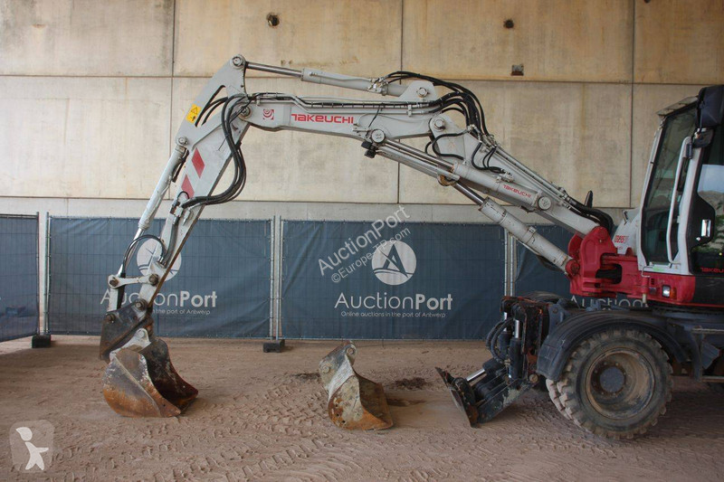 جرافة Takeuchi TB295W