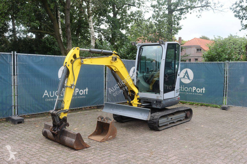 جرافة Neuson EZ26