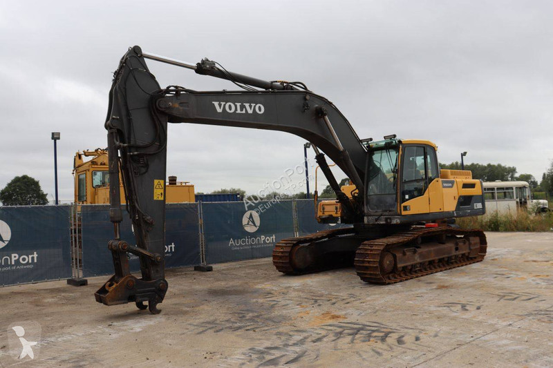 جرافة Volvo L