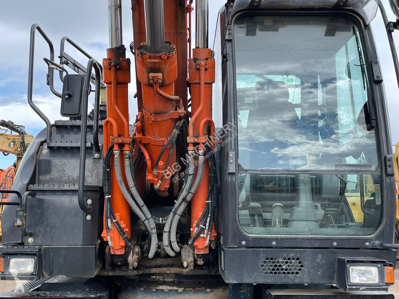 جرافة Hitachi ZX190W-6