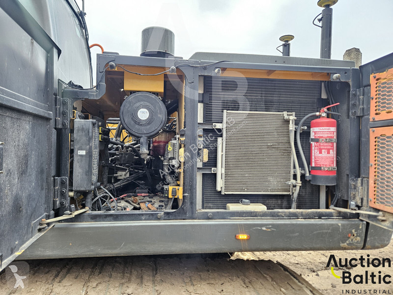 جرافة Volvo EC220EL