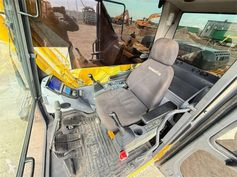 جرافة Komatsu LC8