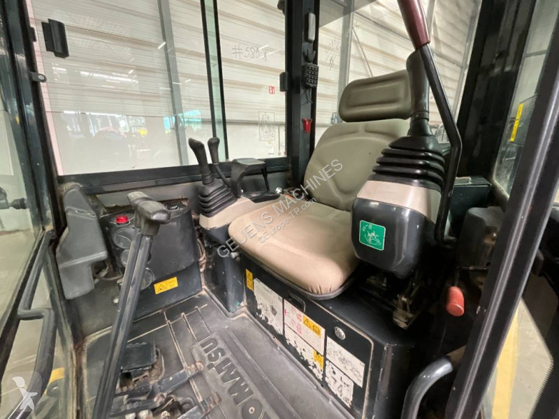 Экскаватор Komatsu MR3