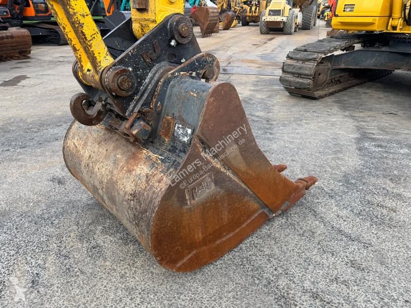 Escavadora Komatsu PC210 LC11