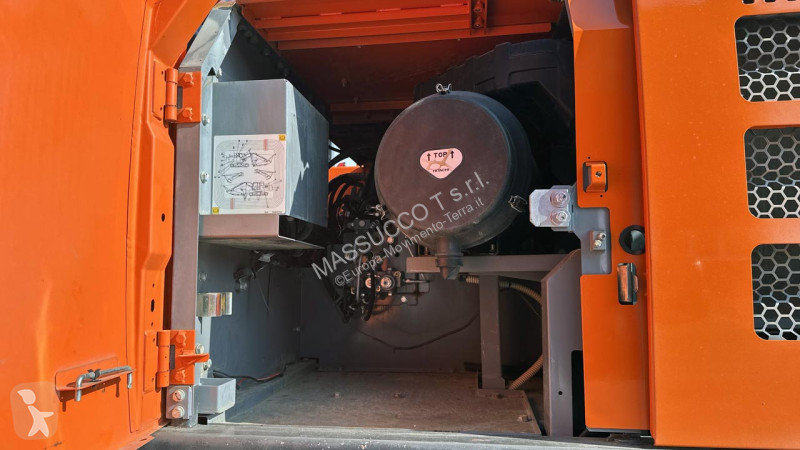 Excavadora Hitachi ZX300LCNT6