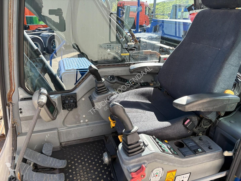 Pelle Volvo + 4870 Hours + bucket + fully...