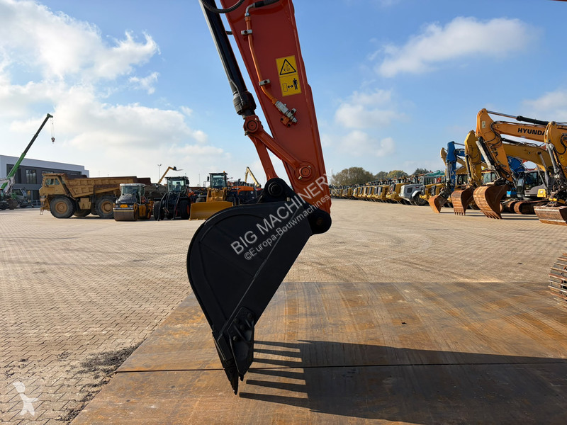 Escavadora Hitachi ZX220LC-5G