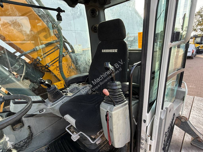 Pelle Liebherr A - Triple Boom / 2 extra Buckets!