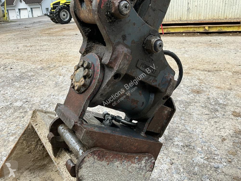 Pelle Takeuchi TB216
