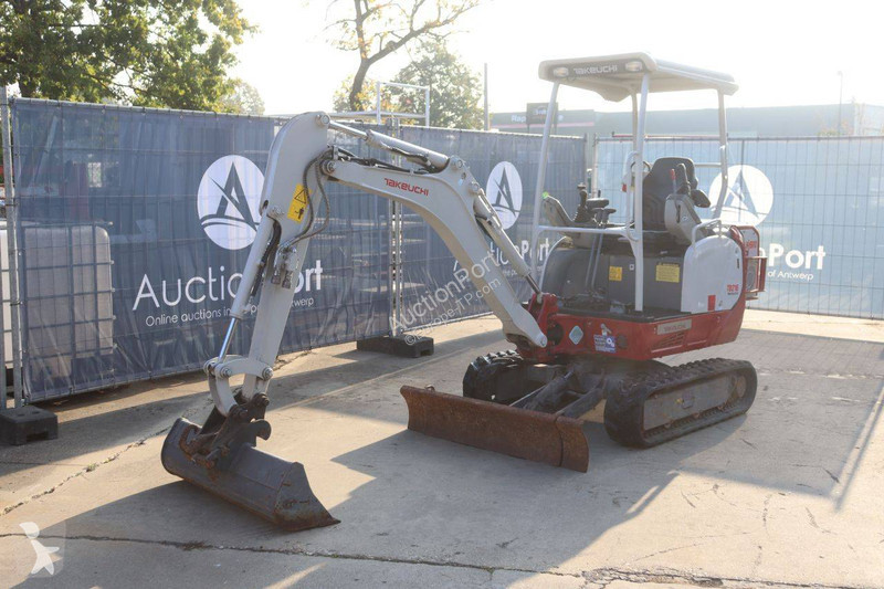 جرافة Takeuchi TB216