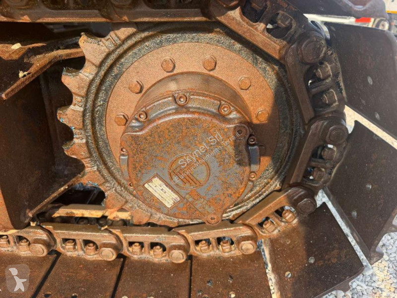 جرافة Komatsu R