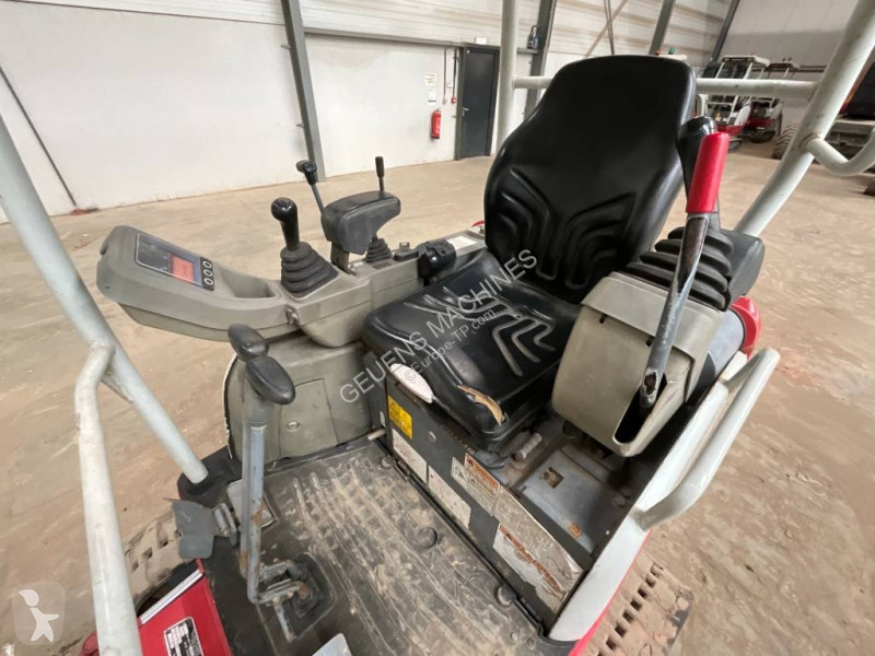Багер Takeuchi TB 216