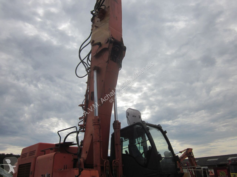 Багер Hitachi