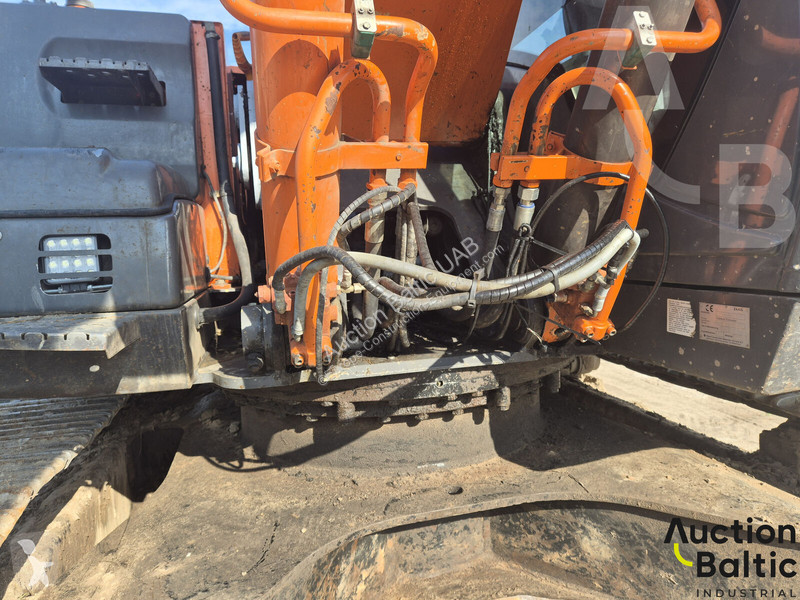 Багер Hitachi LC3