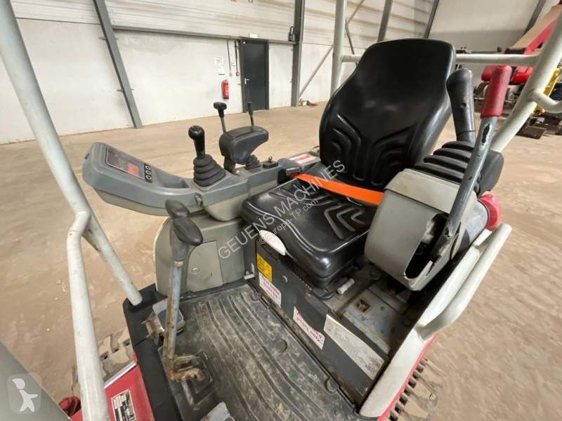 Багер Takeuchi TB 216