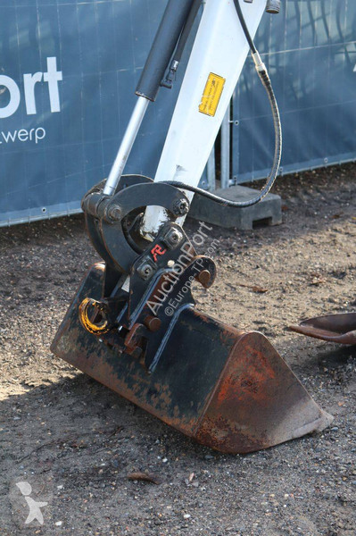 Багер Bobcat E17