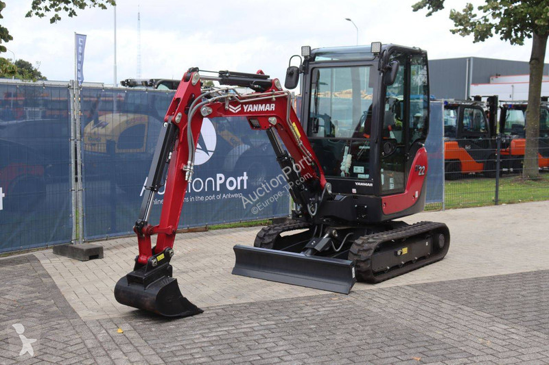 جرافة Yanmar SV22