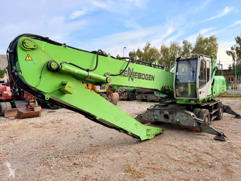 جرافة Sennebogen 825