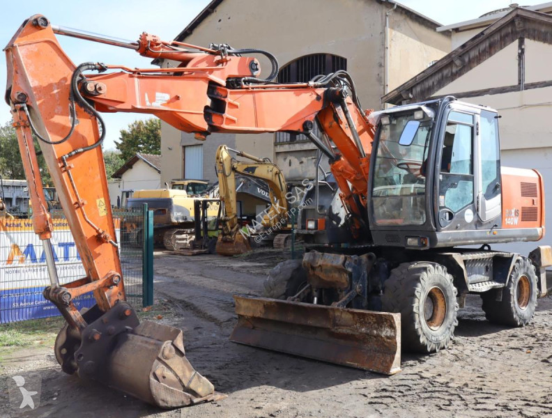 Багер Hitachi