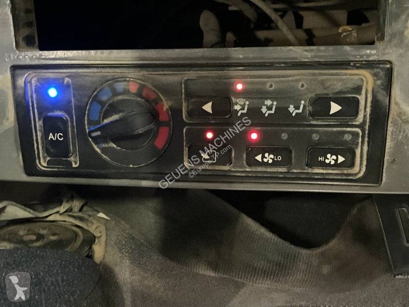 Escavadora Komatsu MR3