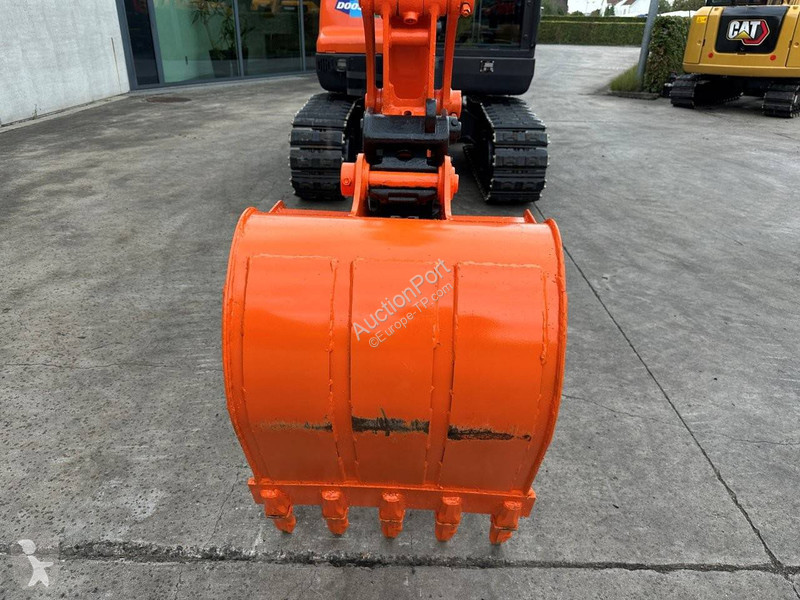 Escavadora Doosan 9C