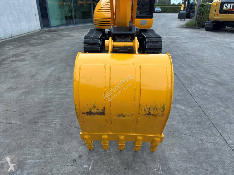 Escavadora JCB 8056