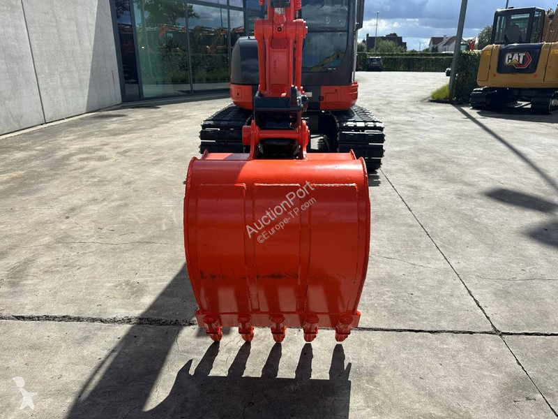 Escavadora Kubota SZ
