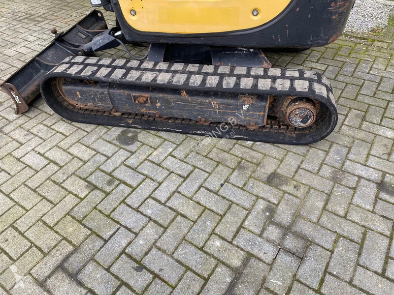 Escavadora Yanmar SV22 mini excavator, central...