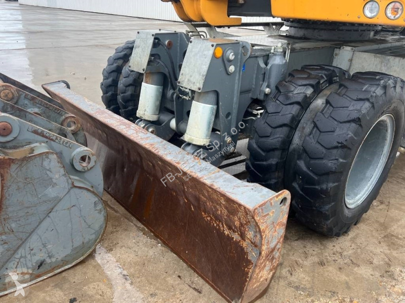 Escavadora Liebherr compact
