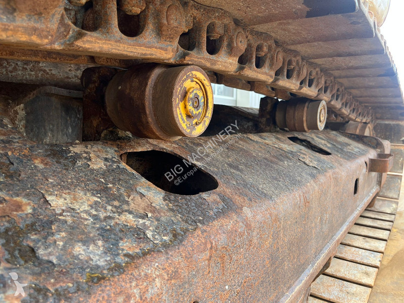 Excavator Caterpillar - bucket with teeth