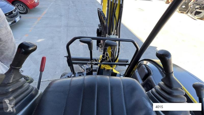 Escavatore New Holland E29B