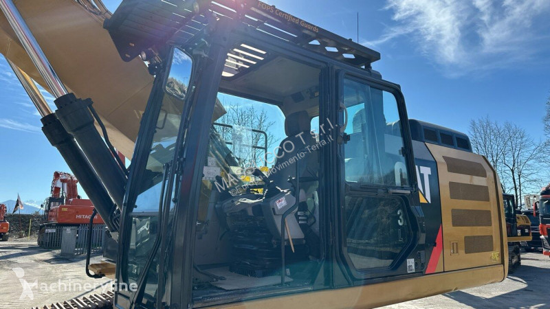Escavatore Caterpillar L