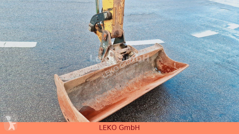 جرافة Yanmar B 95W Mit Drei Löffeln und Ein Hammer