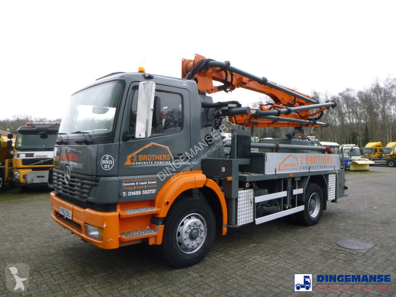 Camion Mercedes 4x2 Putzmeister concrete pump 16 m